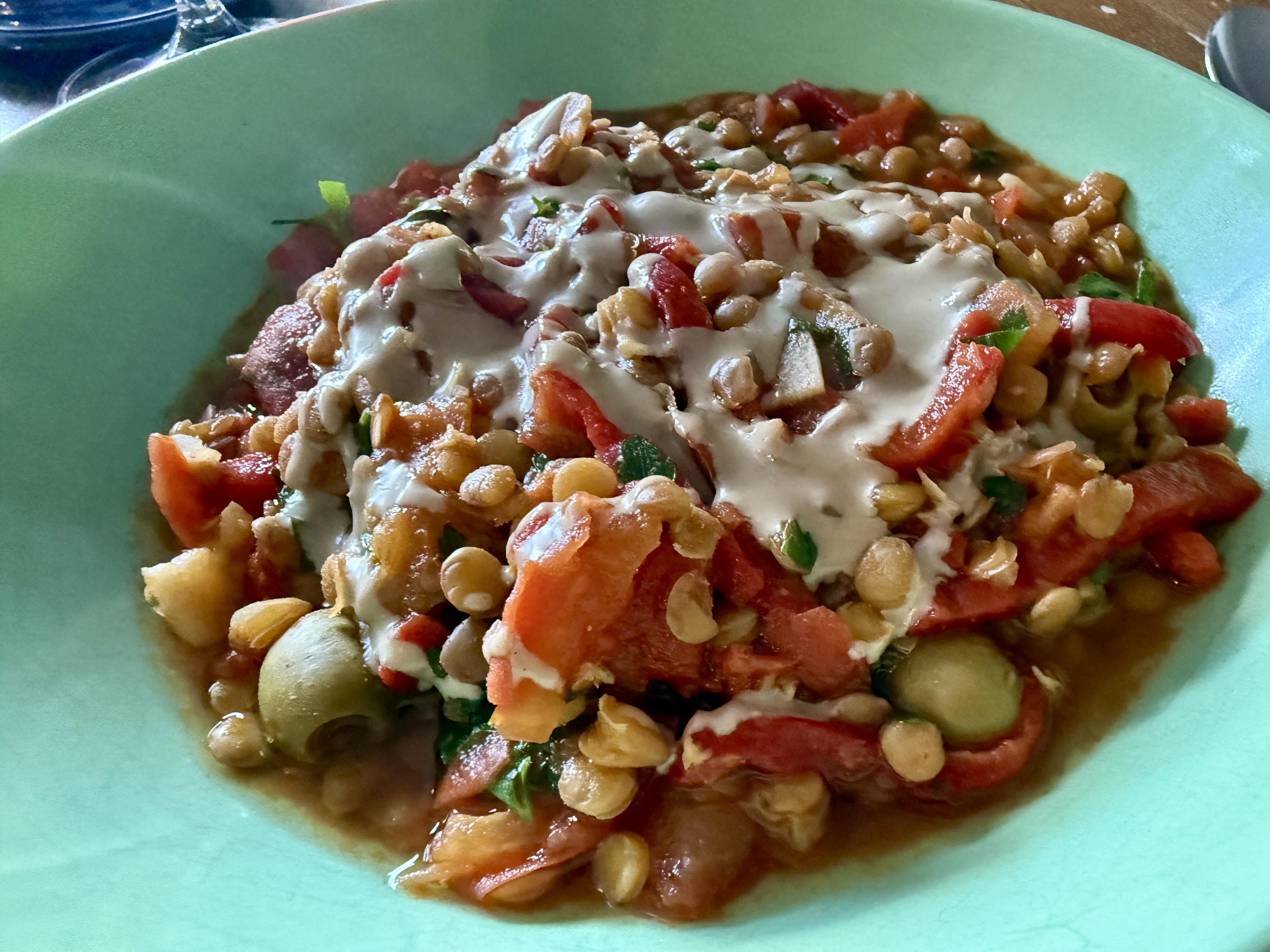 <i>Harissa-Linsen</i><i>mit gerösteter</i><i>Paprika</i>